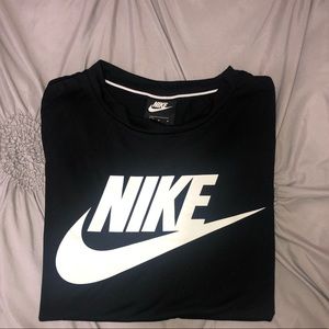 ❗️❗️LOWEST❗️❗️NWOT Nike Tee